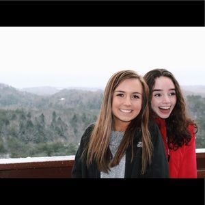 Meet your Posher, Emilee